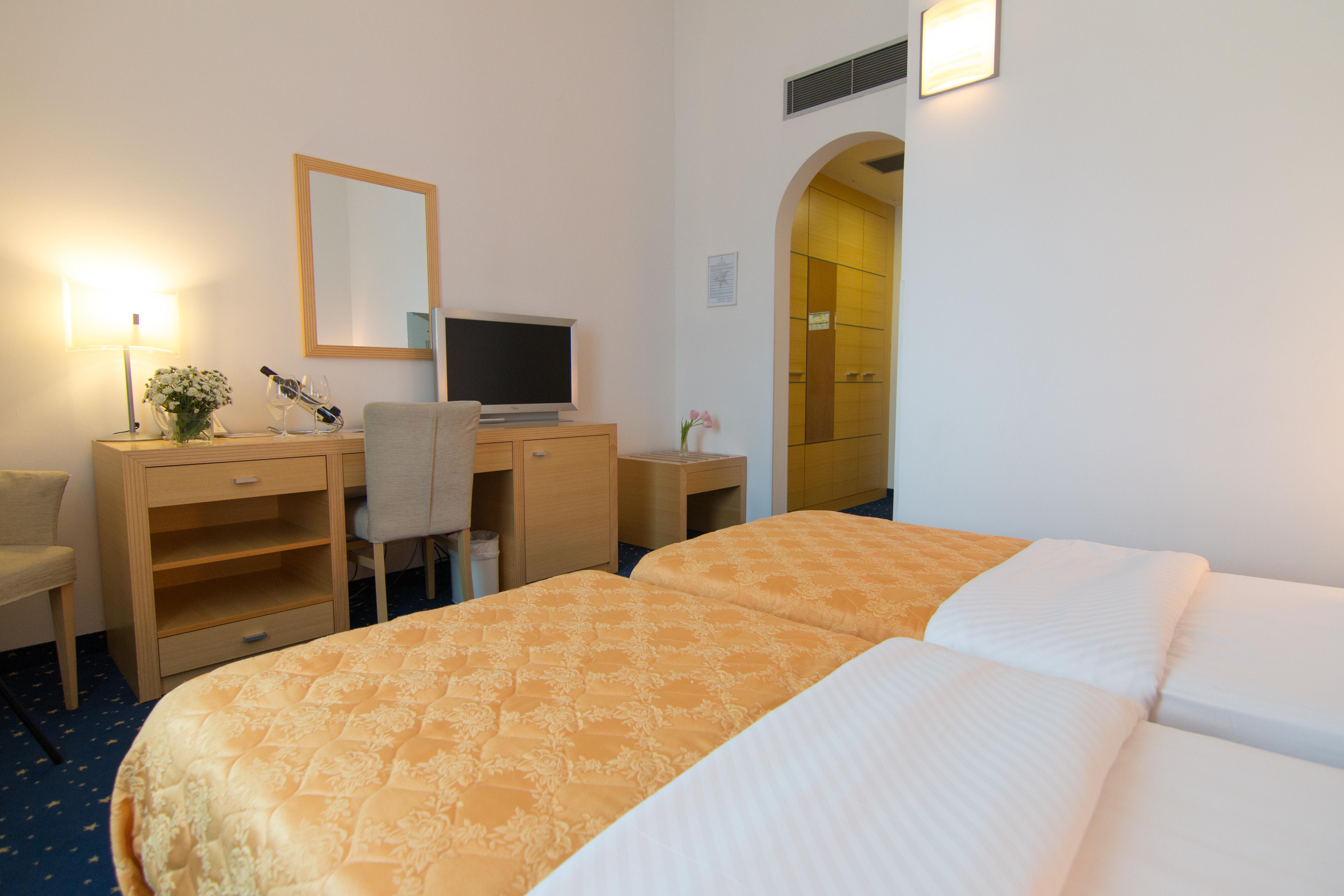 Hotel Blue Star Будва Экстерьер фото